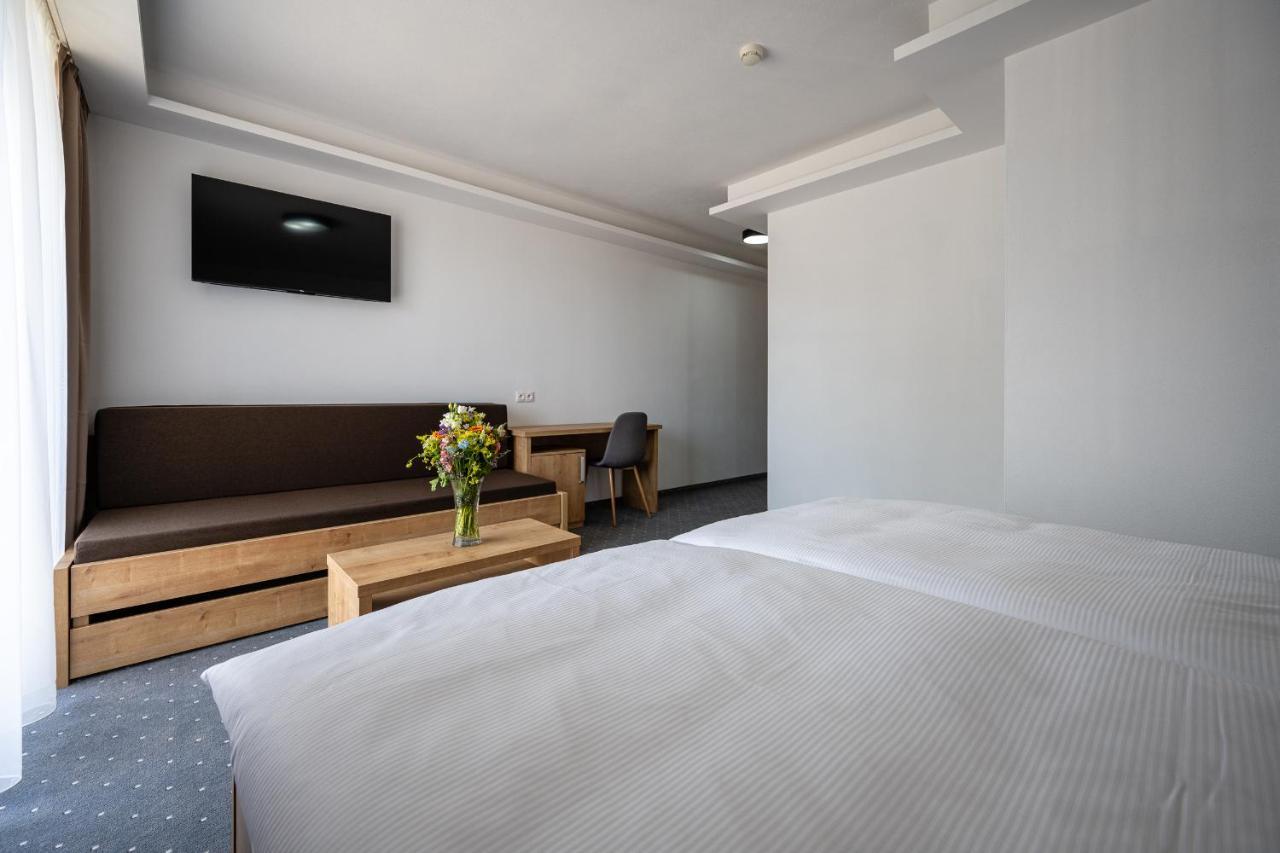 Berg Liptov Hotel ลิฟตอฟสกีมิคูลาช ภายนอก รูปภาพ