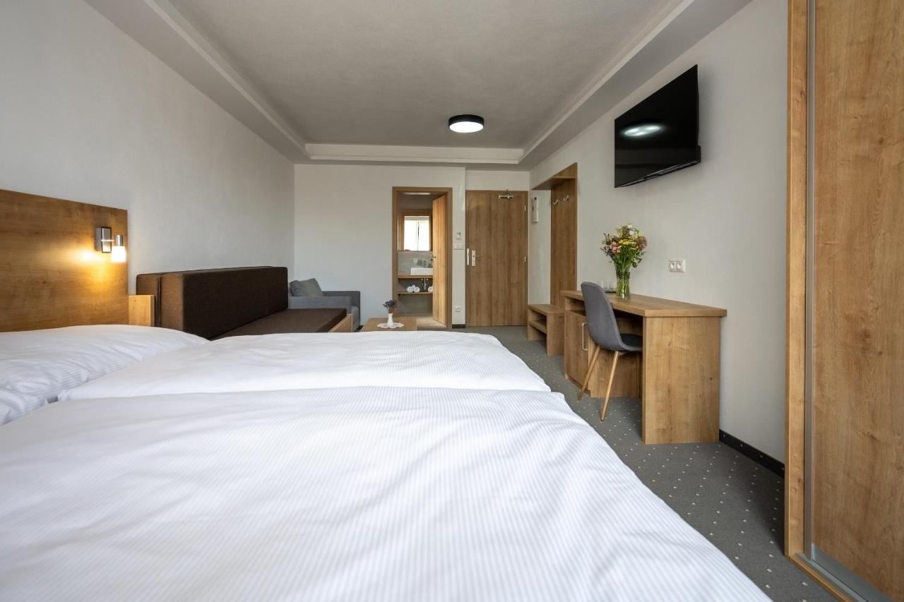 Berg Liptov Hotel ลิฟตอฟสกีมิคูลาช ภายนอก รูปภาพ