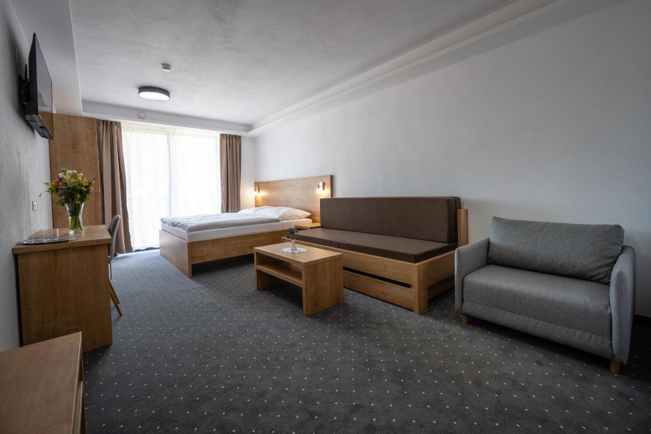 Berg Liptov Hotel ลิฟตอฟสกีมิคูลาช ภายนอก รูปภาพ