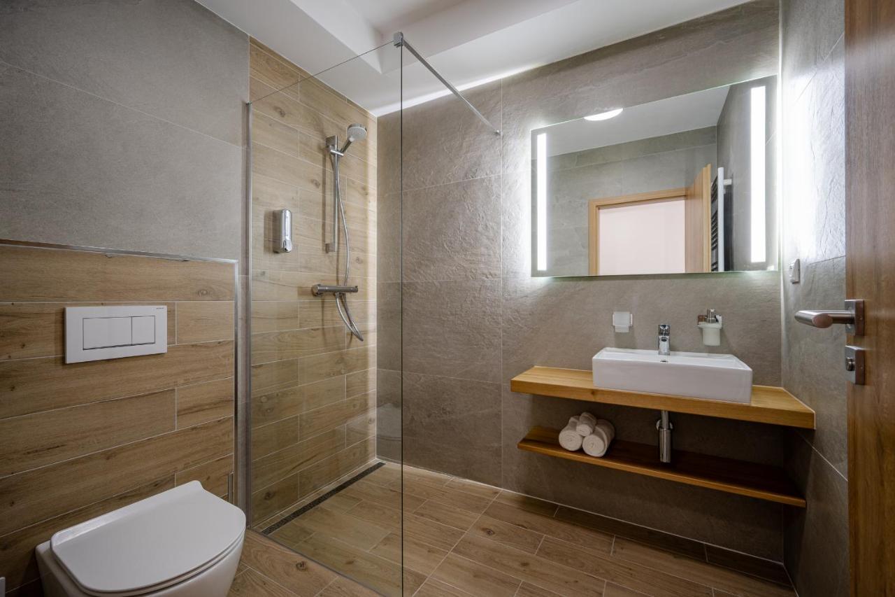 Berg Liptov Hotel ลิฟตอฟสกีมิคูลาช ภายนอก รูปภาพ