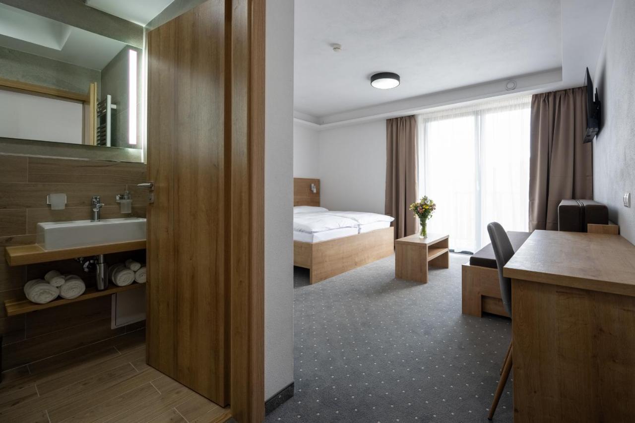 Berg Liptov Hotel ลิฟตอฟสกีมิคูลาช ภายนอก รูปภาพ