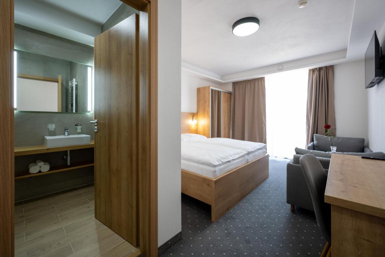 Berg Liptov Hotel ลิฟตอฟสกีมิคูลาช ภายนอก รูปภาพ