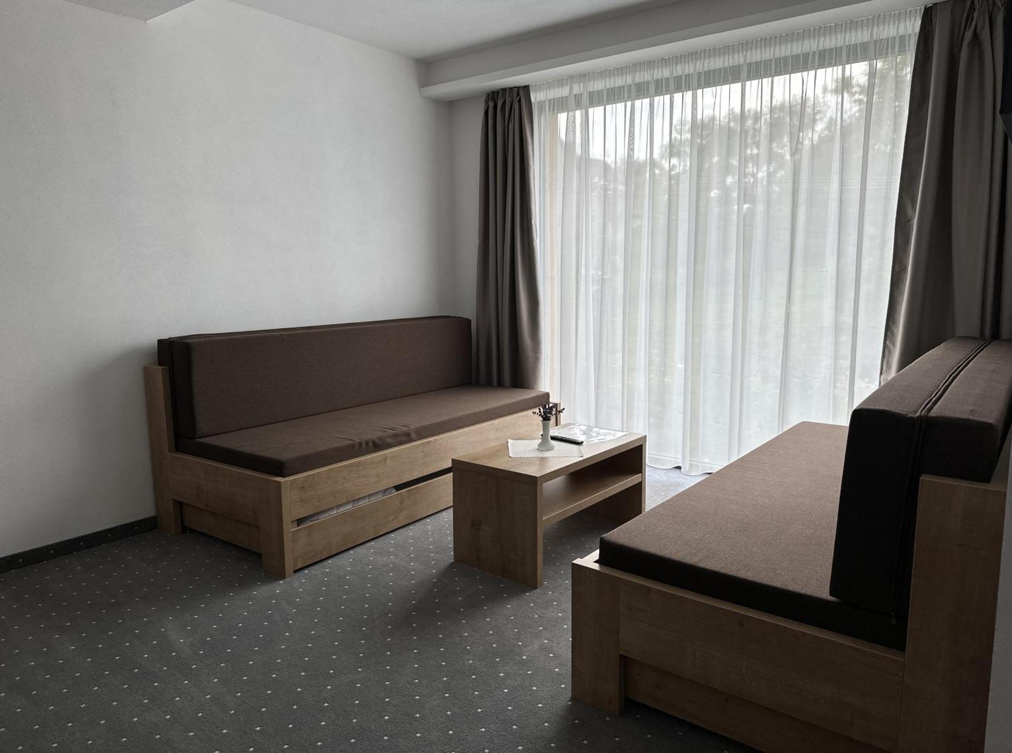 Berg Liptov Hotel ลิฟตอฟสกีมิคูลาช ภายนอก รูปภาพ