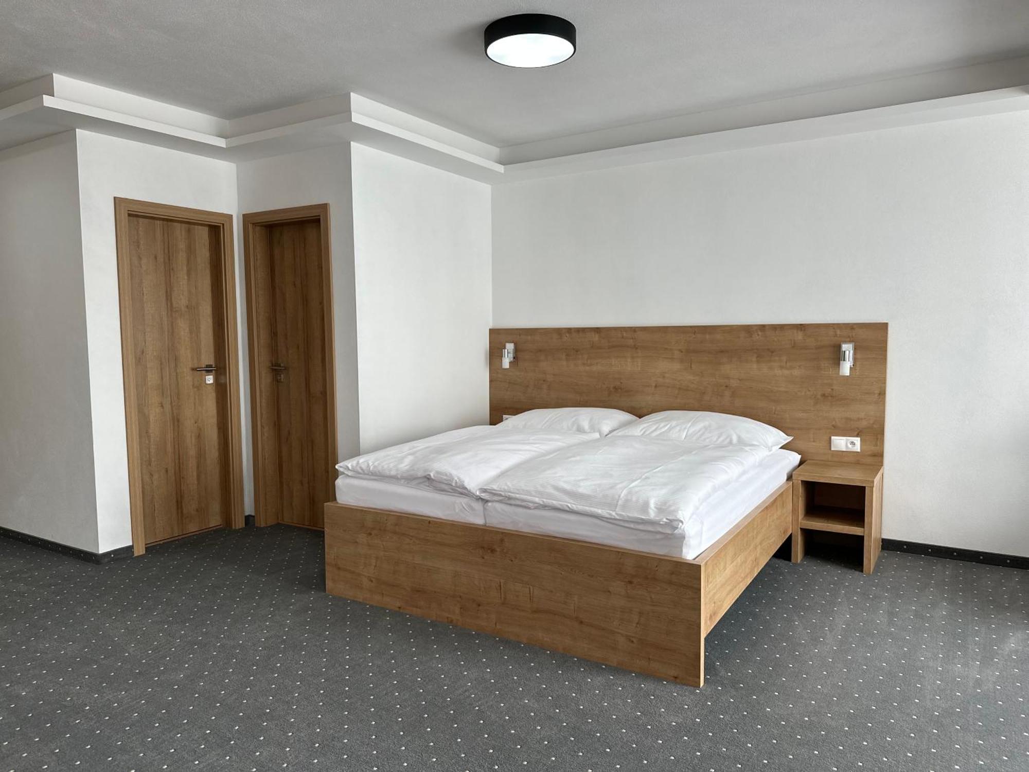 Berg Liptov Hotel ลิฟตอฟสกีมิคูลาช ภายนอก รูปภาพ