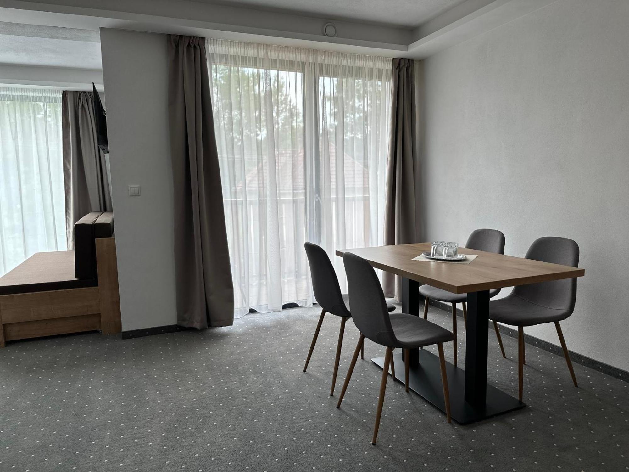 Berg Liptov Hotel ลิฟตอฟสกีมิคูลาช ภายนอก รูปภาพ